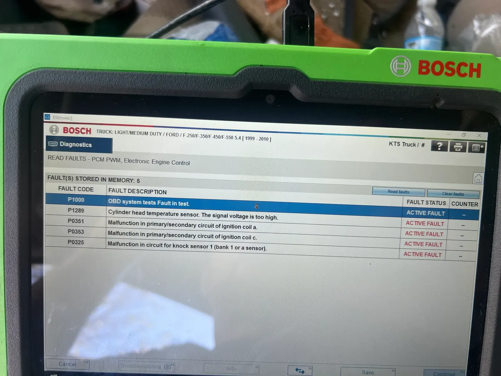 Les’s Bosch KTS truck diagnostic screen reading active fault codes